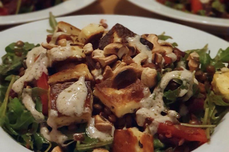 Sandys Linsensalat mit Rote Beete und Halloumi